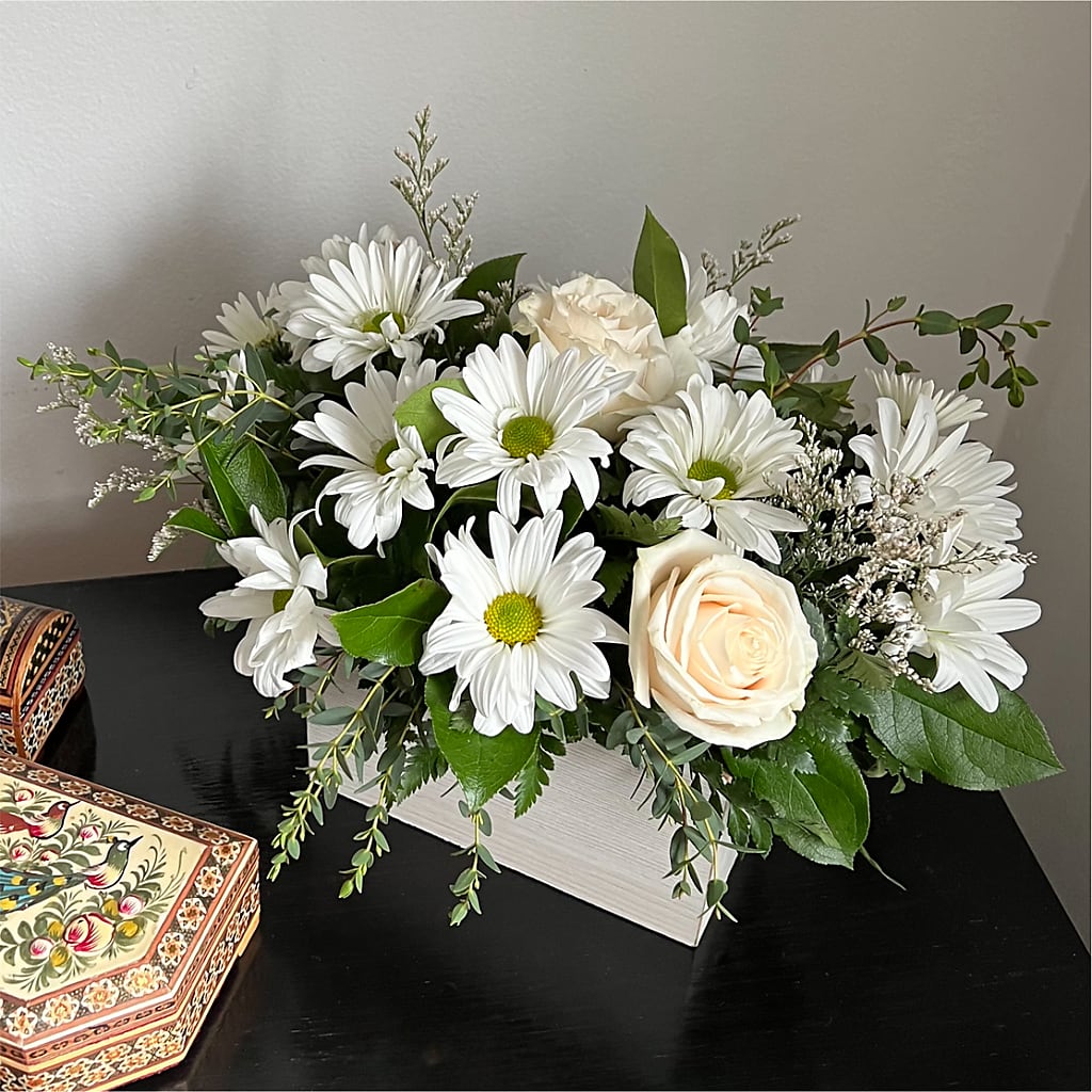 Fresh Linen Box Bouquet – GAETA'S FLOWERS, Los Gatos CA